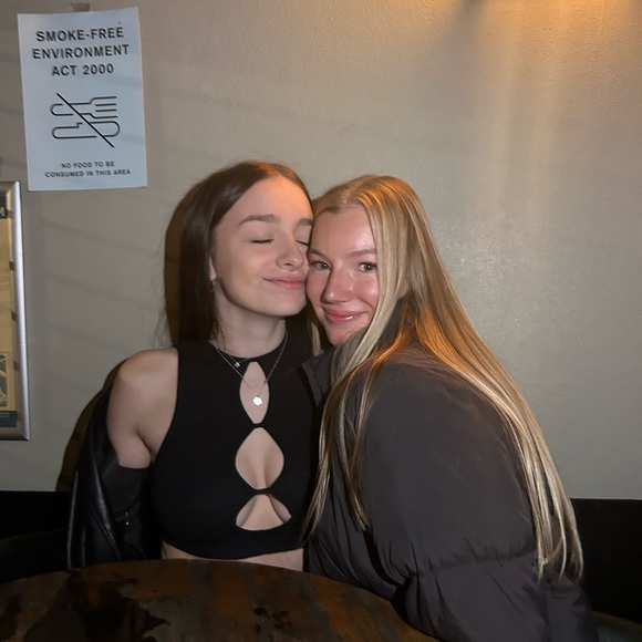 Meet your Posher, Olivia! - Picture 4 of 4